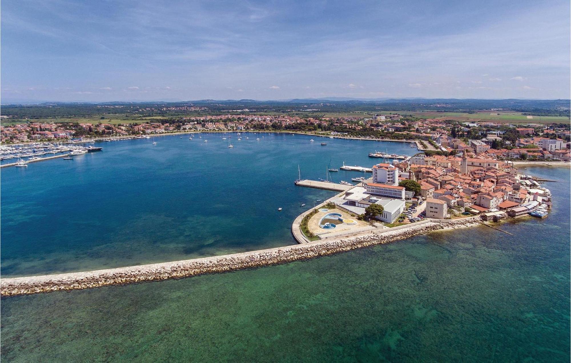 Amazing In With Wifi Appartement Umag